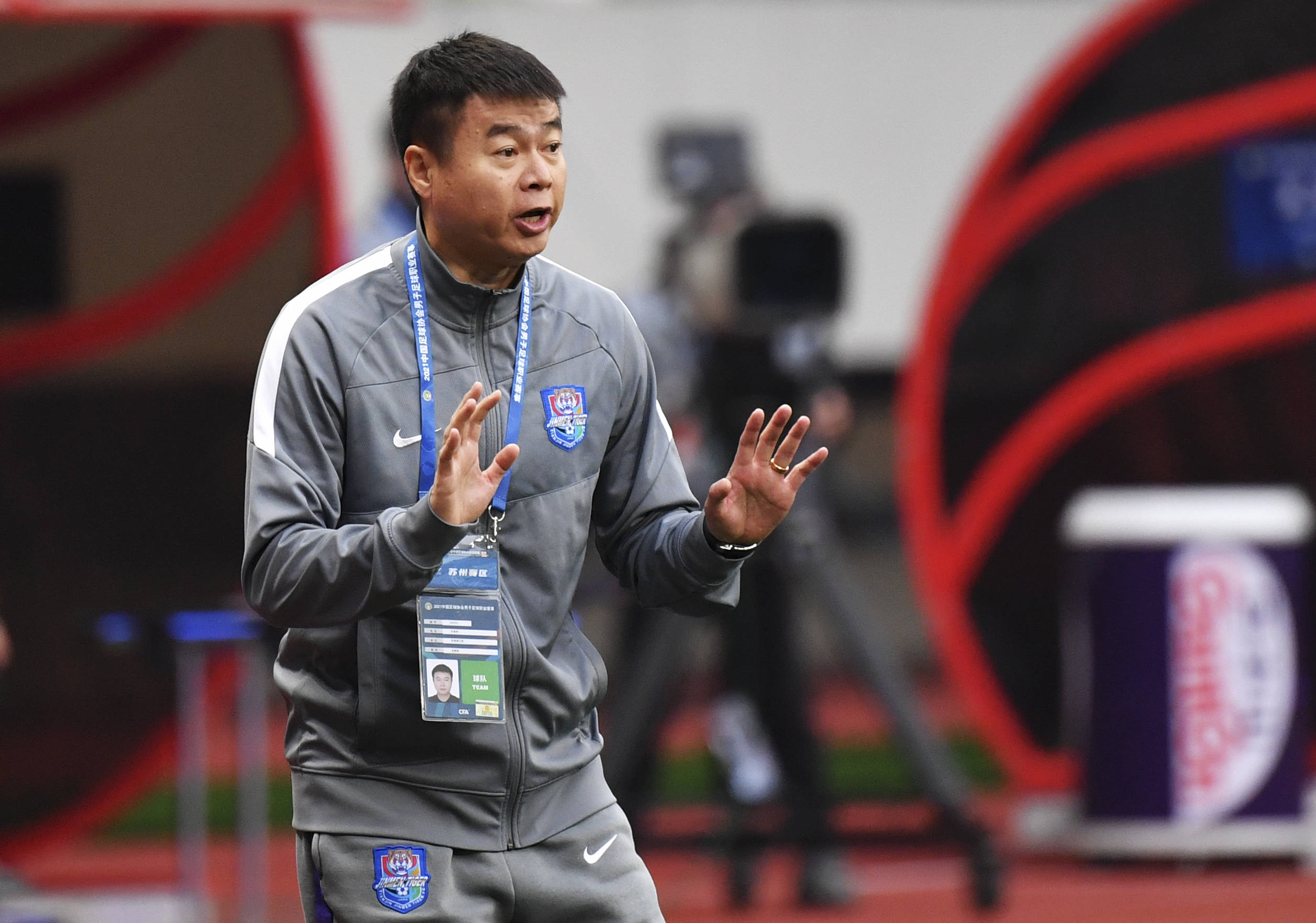 开云注册今夜社区盾传出新动向，西汉姆调整名单，管理层表态——赛场秩序良好，阵容厚度经受考验的简单介绍